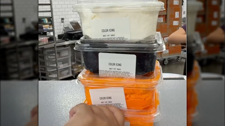 Color icing tubs with buttercreme from the Walmart bakery