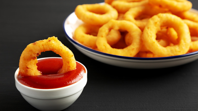 plate of onoin rings with ketchup