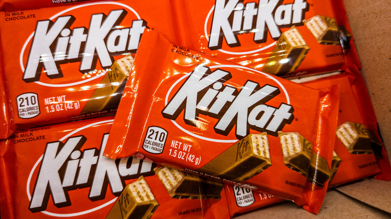packages of kit kat bars