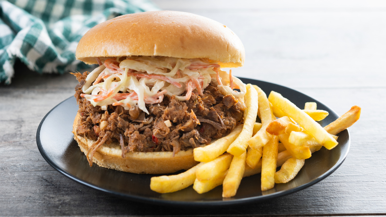 Want Showstopping Pulled Pork? Use One Splash Of This Ingredient Most People Just Toss Out