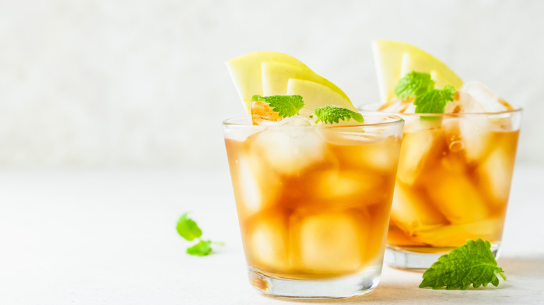 apple cider mojito with mint