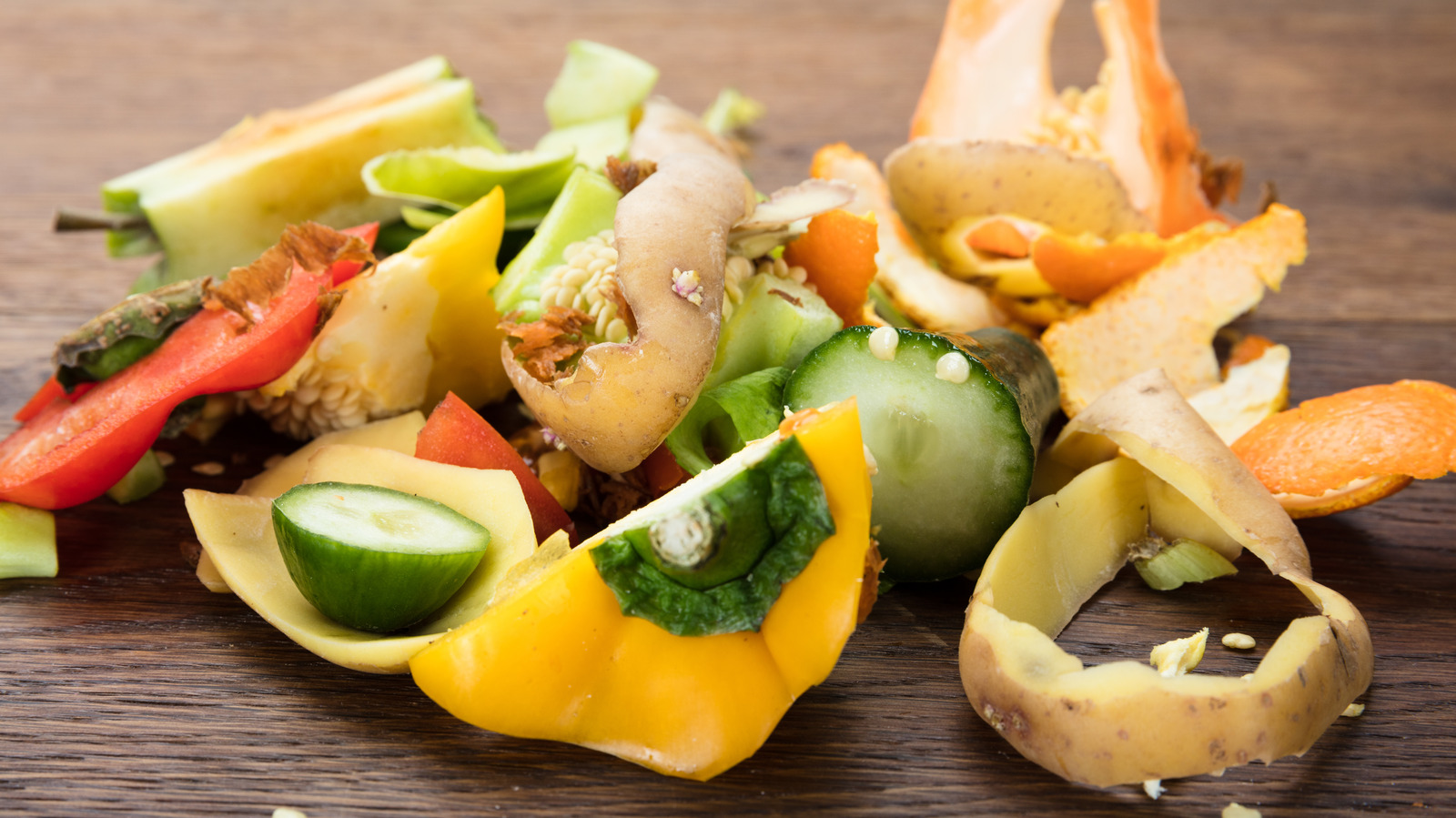 Пищевые отходы кухонь. Пищевые отходы. Кожура от овощей и фруктов.