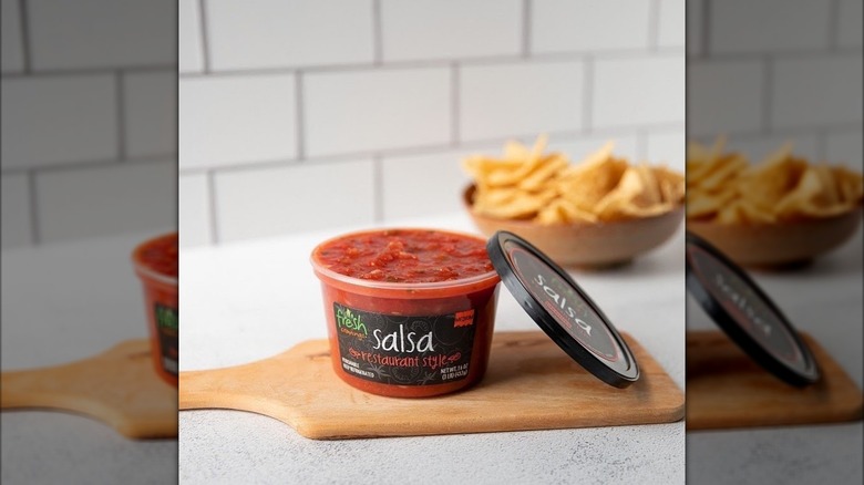 fresh cravings salsa with chips