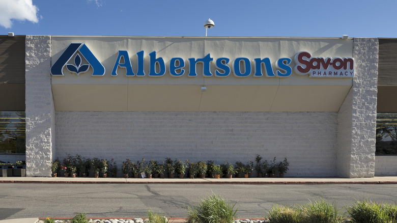 Outside store front of Albertsons.