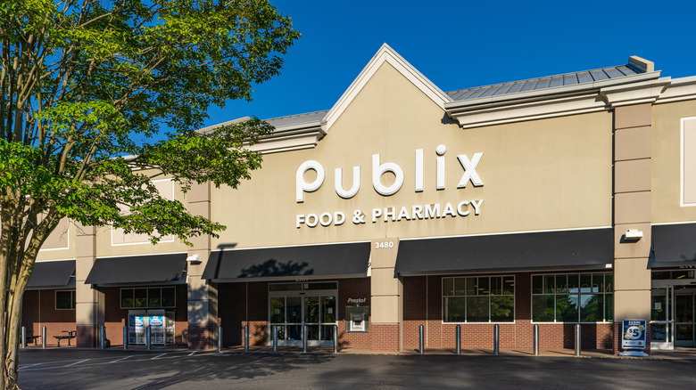 Outside store front of Publix.