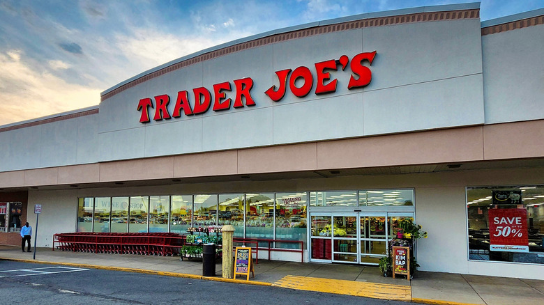 Outside store front of Trader Joe's.