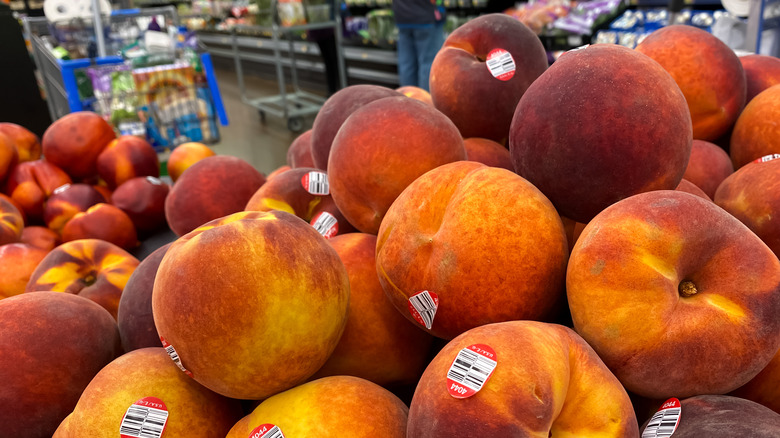 Peaches display in grocery store