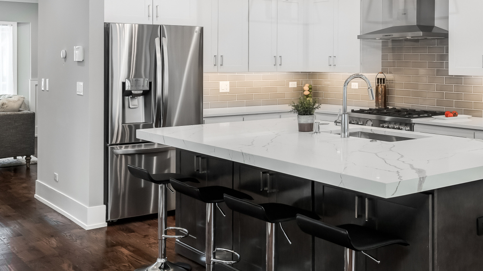 If Your LG Refrigerator Keeps Showing You An E Here's What It Means