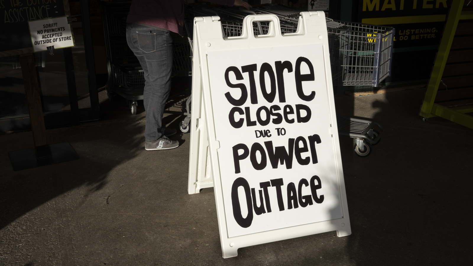 What Do Grocery Stores Do With Food During (And After) A Power Outage?