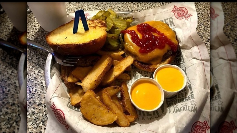 Fuddruckers burger with cheese sauce
