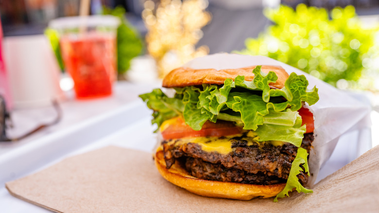 The Forgotten New York Burger Chain That Lost The Fast-Food Wars