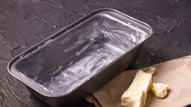 How to Grease a Baking Tray