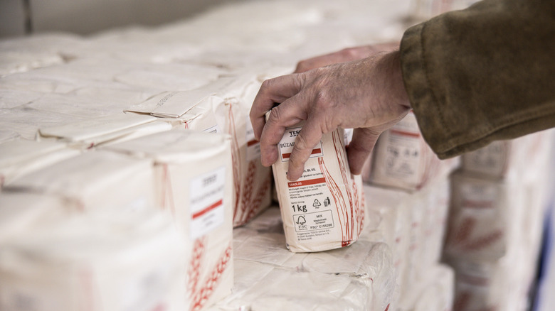 Man selecting flour