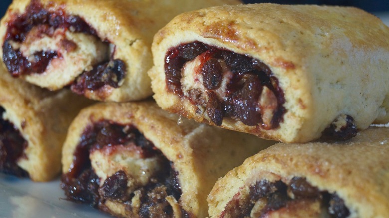 Russian tea biscuits with raspberry and raisins