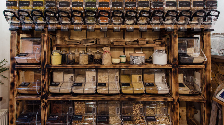 Spice store shelves and dispensers