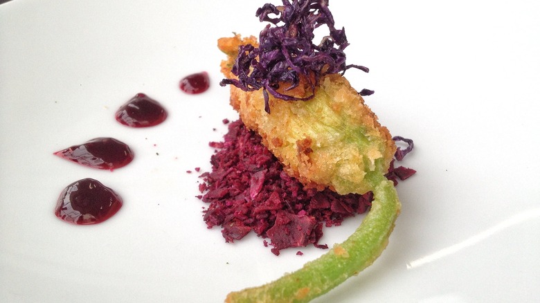 Breaded zucchini with red wine gastrique