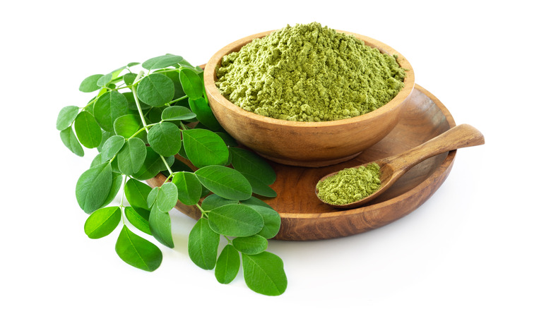 moringa leaves and powder