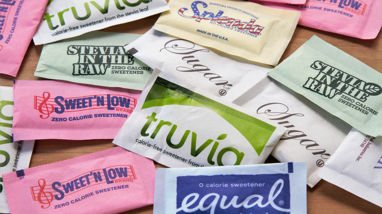 different artificial sweetener packets