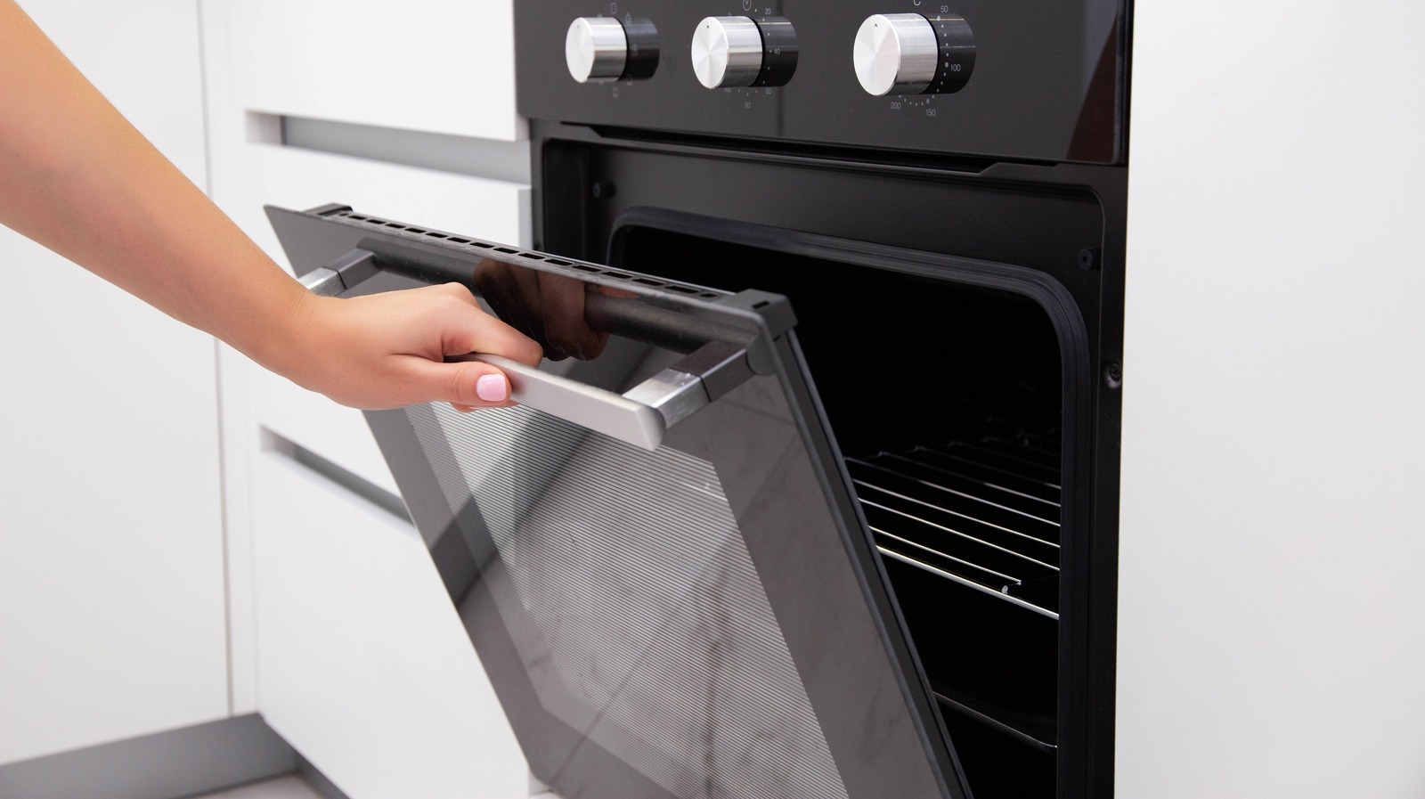 What It Actually Means When Your Oven Door Has Collected Moisture