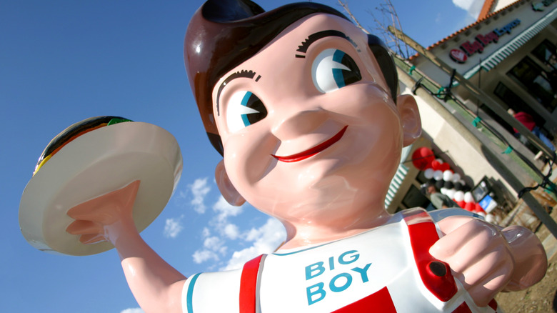 Statue of the Bob's Big Boy