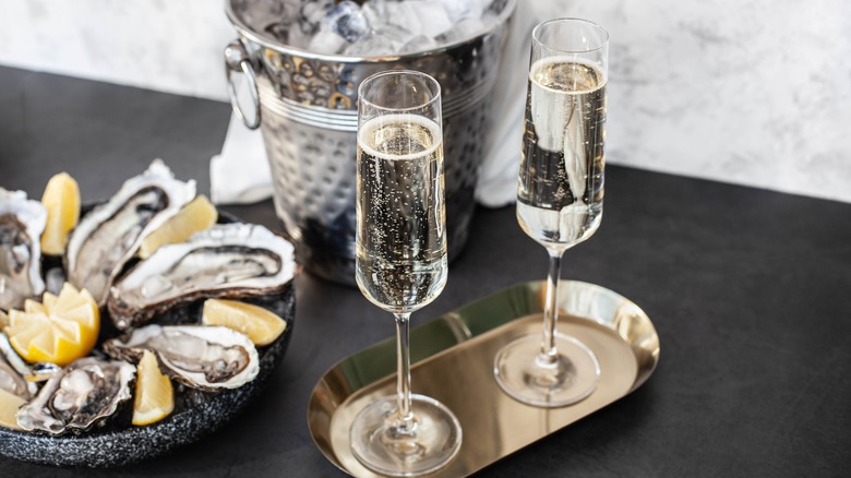 Sparkling wine paired with raw oysters
