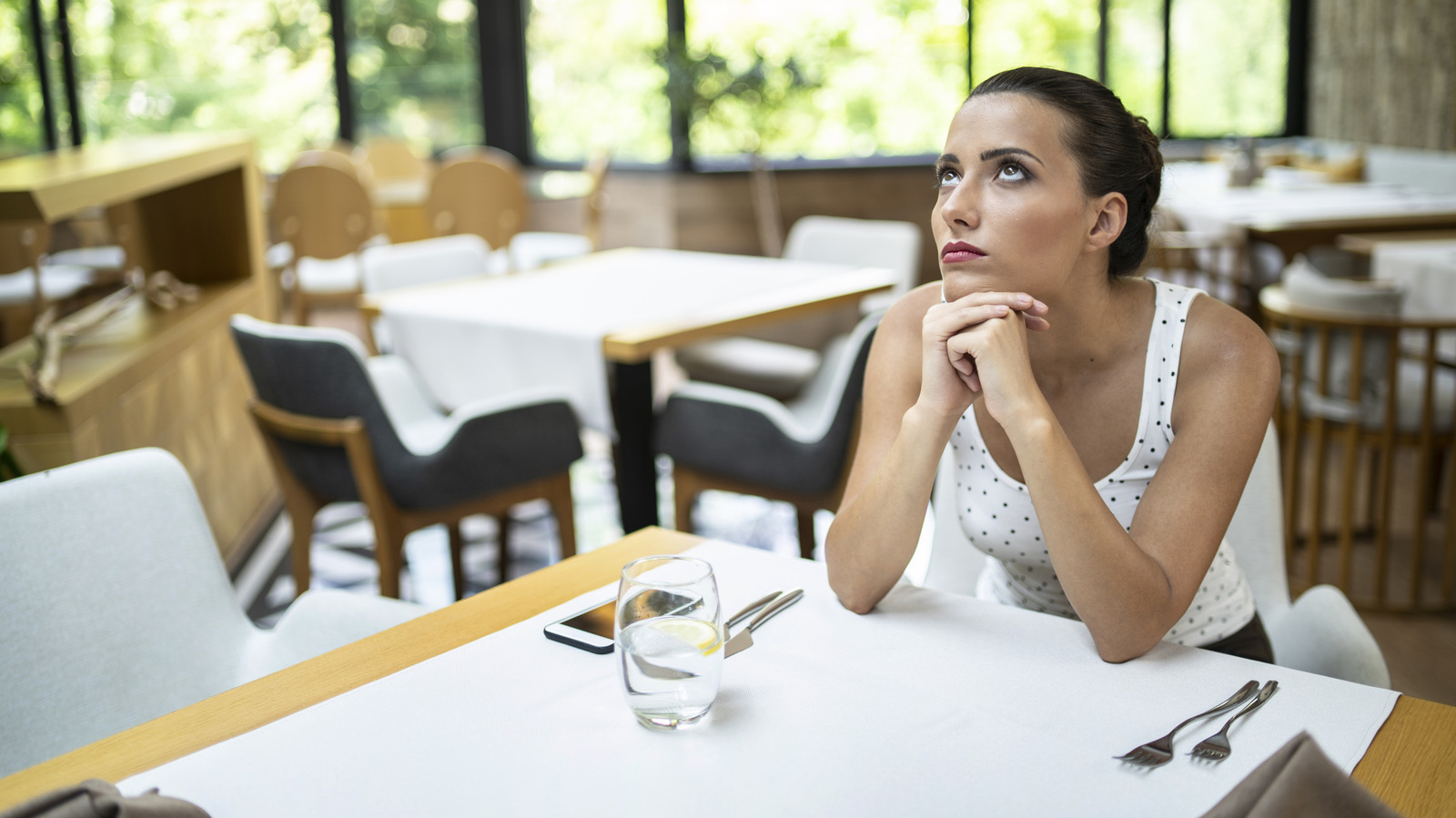 What To Do If Another Restaurant Diner Is Disrupting Your Meal