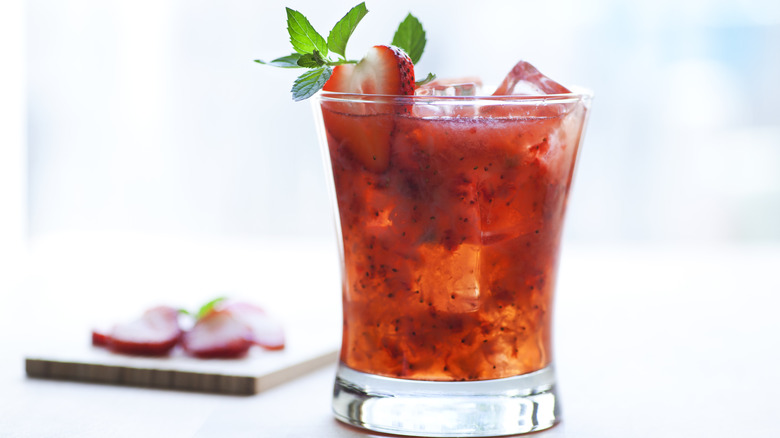 Iced tea with strawberries