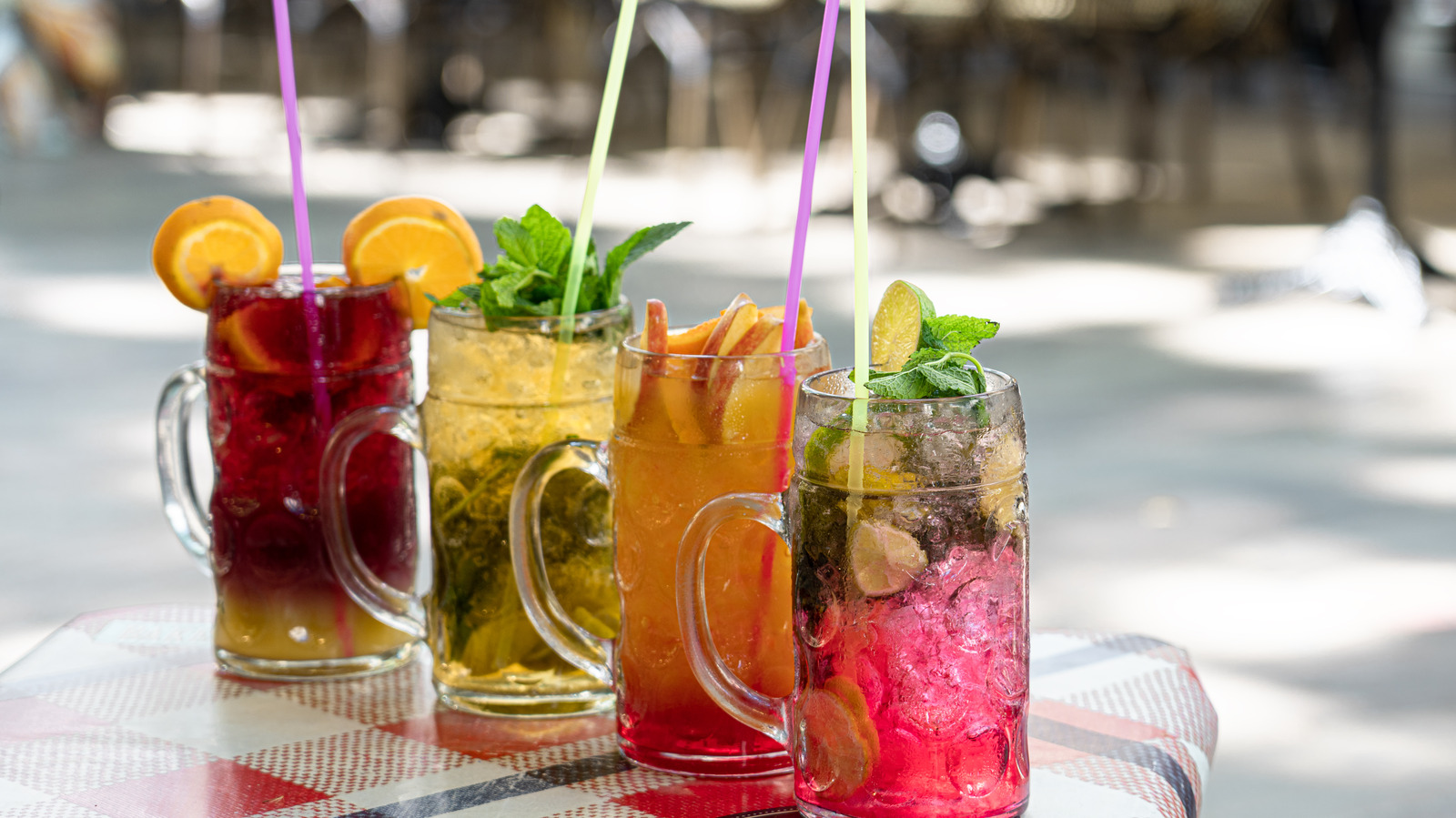 What To Expect From Tableside Cocktail Service