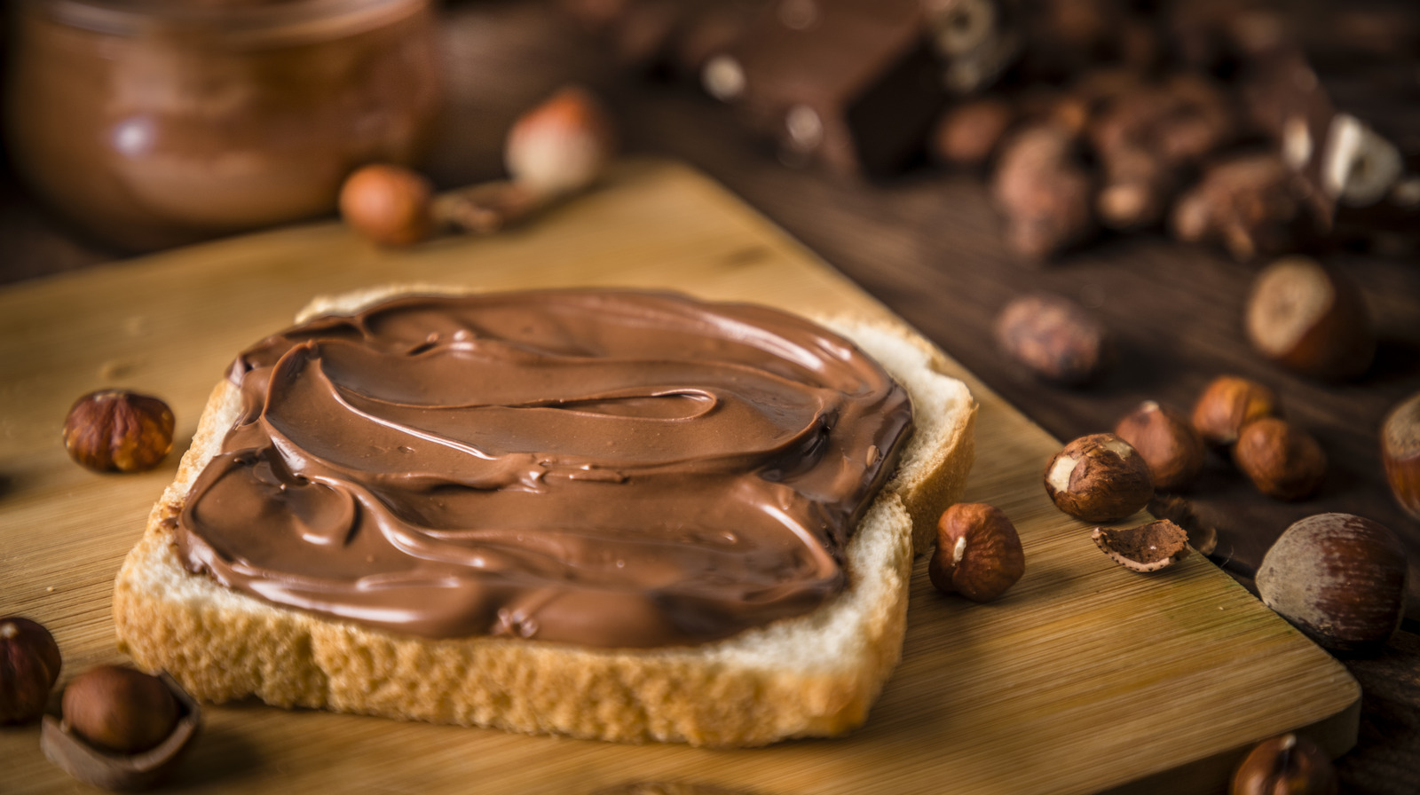 What To Look For When Choosing Your GoTo Hazelnut Spread