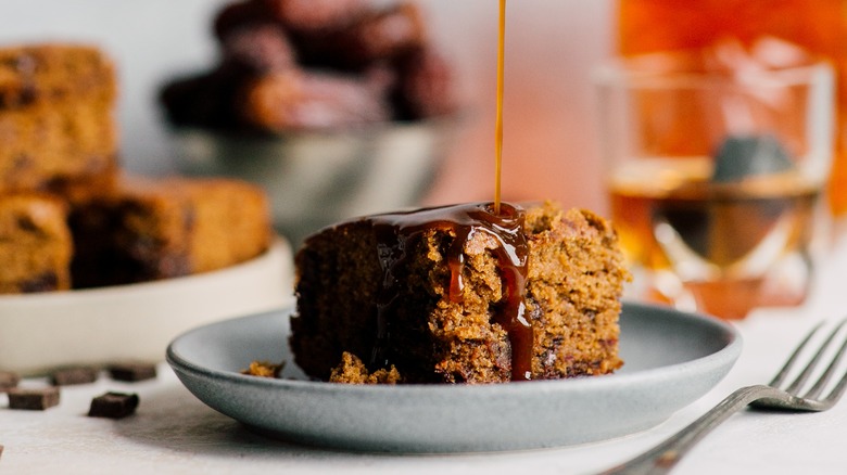 Whiskey date cake with sauce