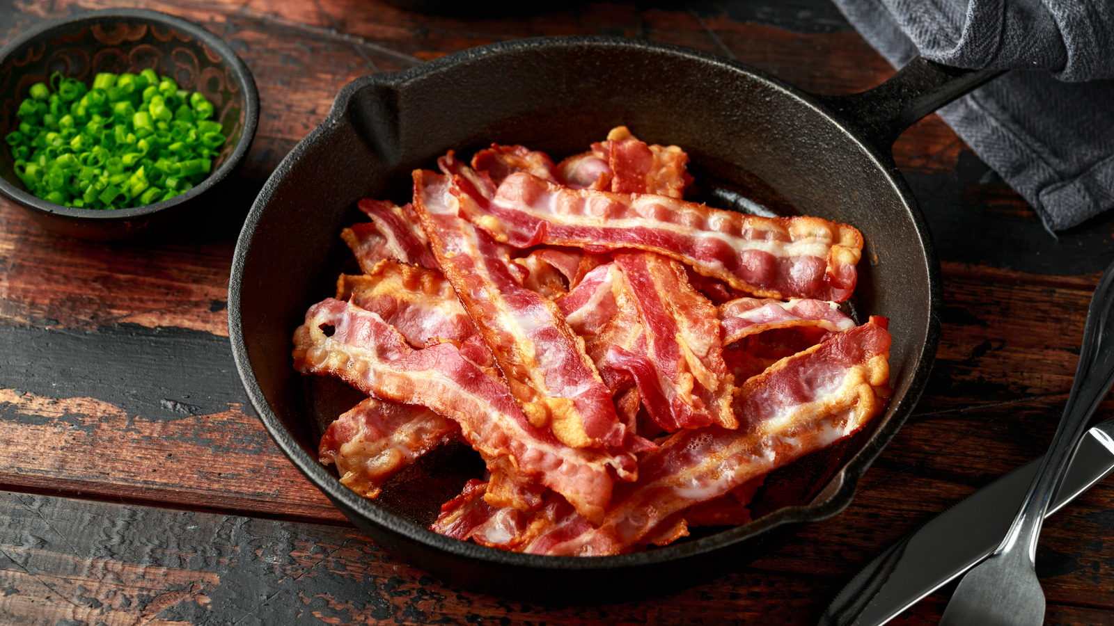What You Should Consider Before Cooking Bacon On The Stovetop