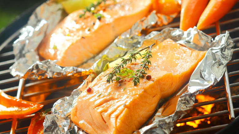 salmon in foil on grill 