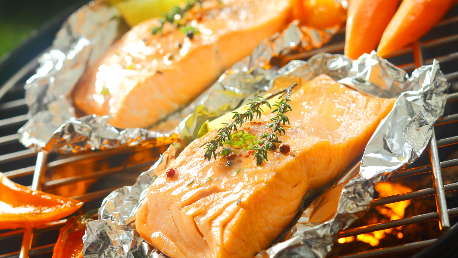 What You Should Use Instead Of Aluminum Foil For Your Grill