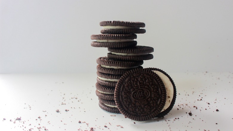 stack of Oreo cookies
