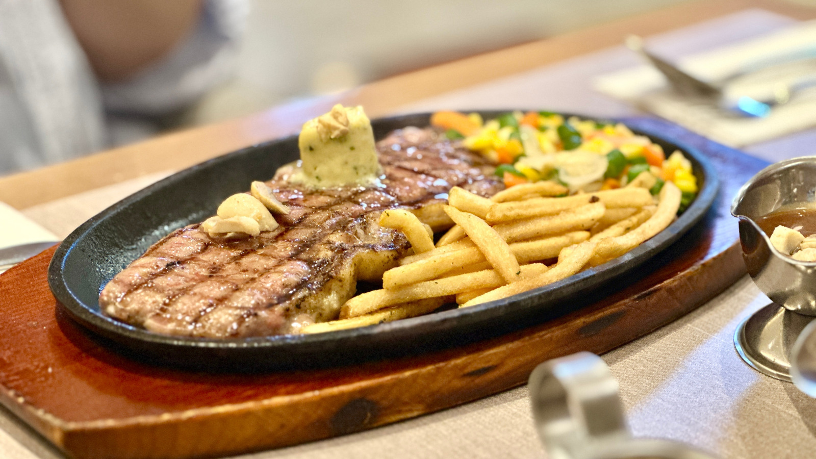 What's Left Of A Once-Iconic Steakhouse Chain After Decades Of Closures - Tasting Table