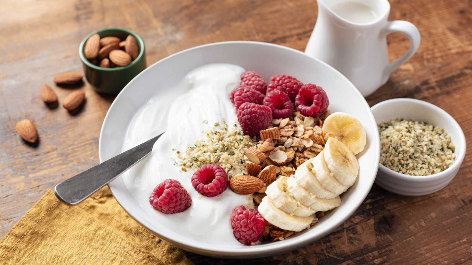 What's The Difference Between Skyr, Kefir, And Yogurt