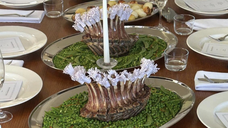 Manchette paper frills crown roast