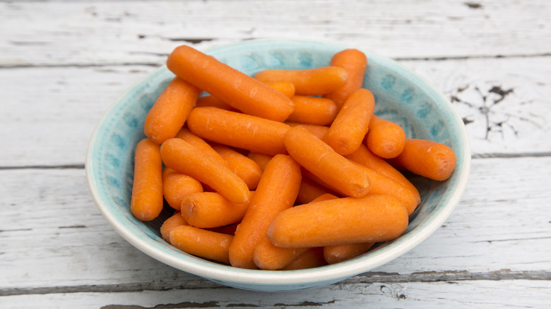 baby carrots in bowl