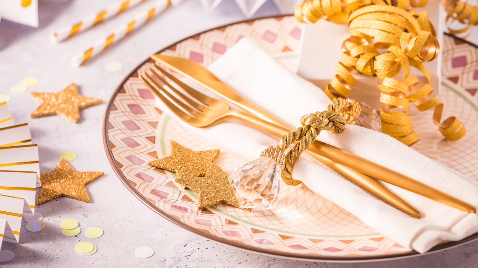 When Hosting A Dinner Buffet, Arrange Silverware So It's Easier To Pick