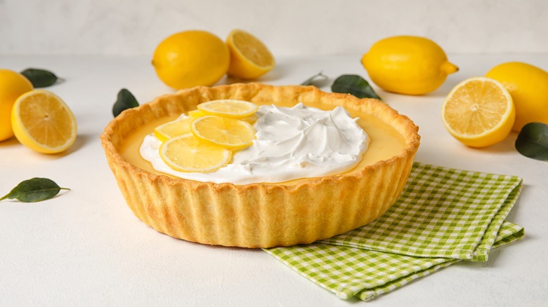 tart with lemon curd