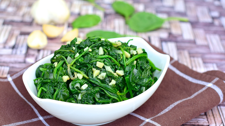Cooked spinach with garlic