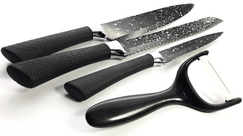 paring knives and vegetable peeler 