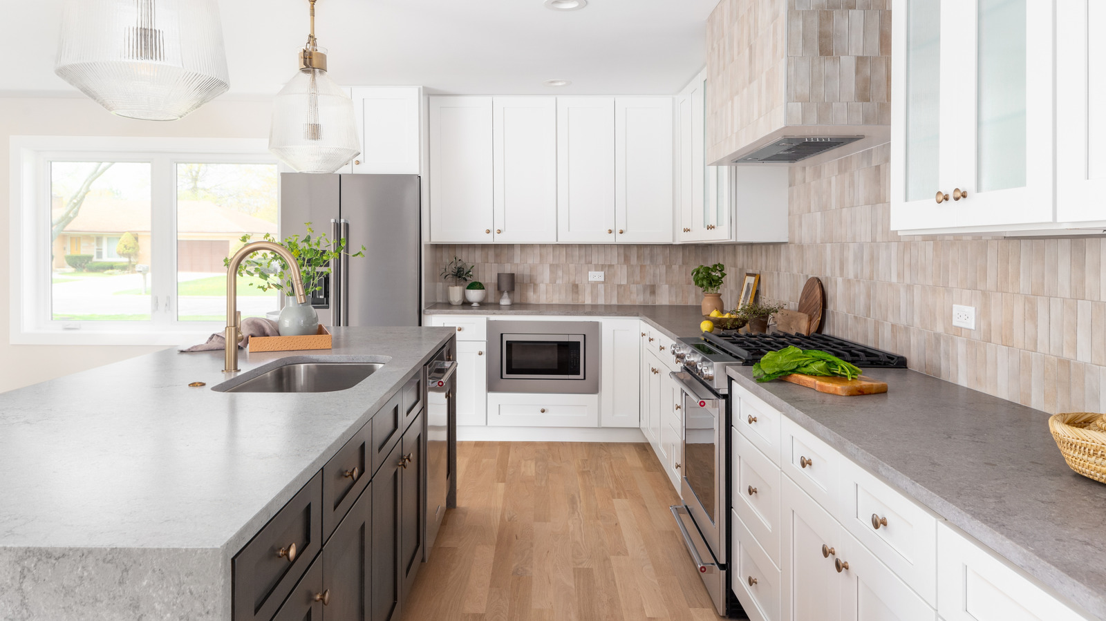 When You Should Consider Leathered Granite Countertops For Your Kitchen - Tasting Table