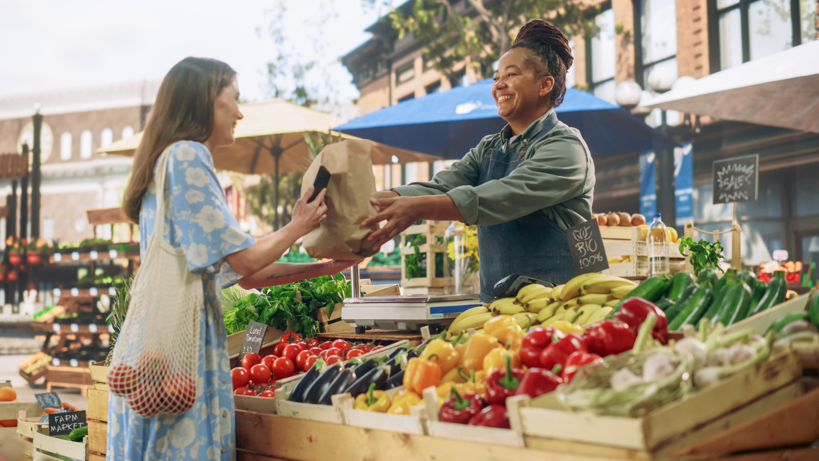 Shopping For Green Garlic? Your Local Farmers Market Could Be The Best Bet
