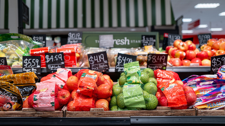 A shelf of Target produce that includes apples