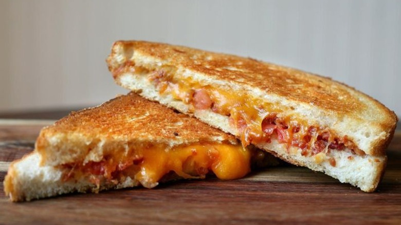 BCT sandwich with cheddar, bacon, and tomatoes