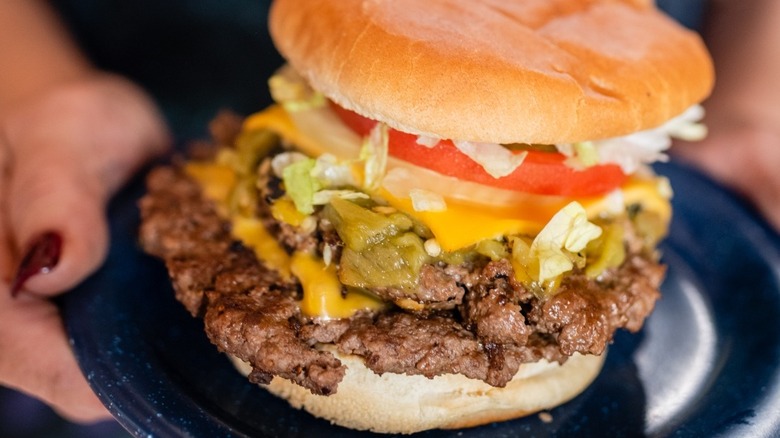 Green chile cheeseburger