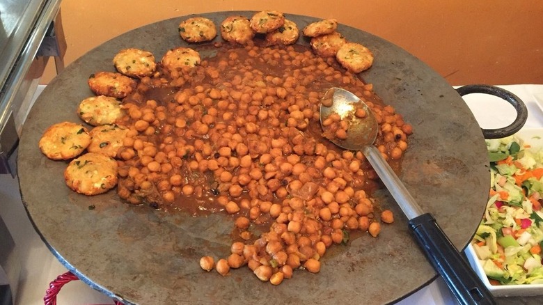 Griddle topped with chickpea masala and plenty of tikki