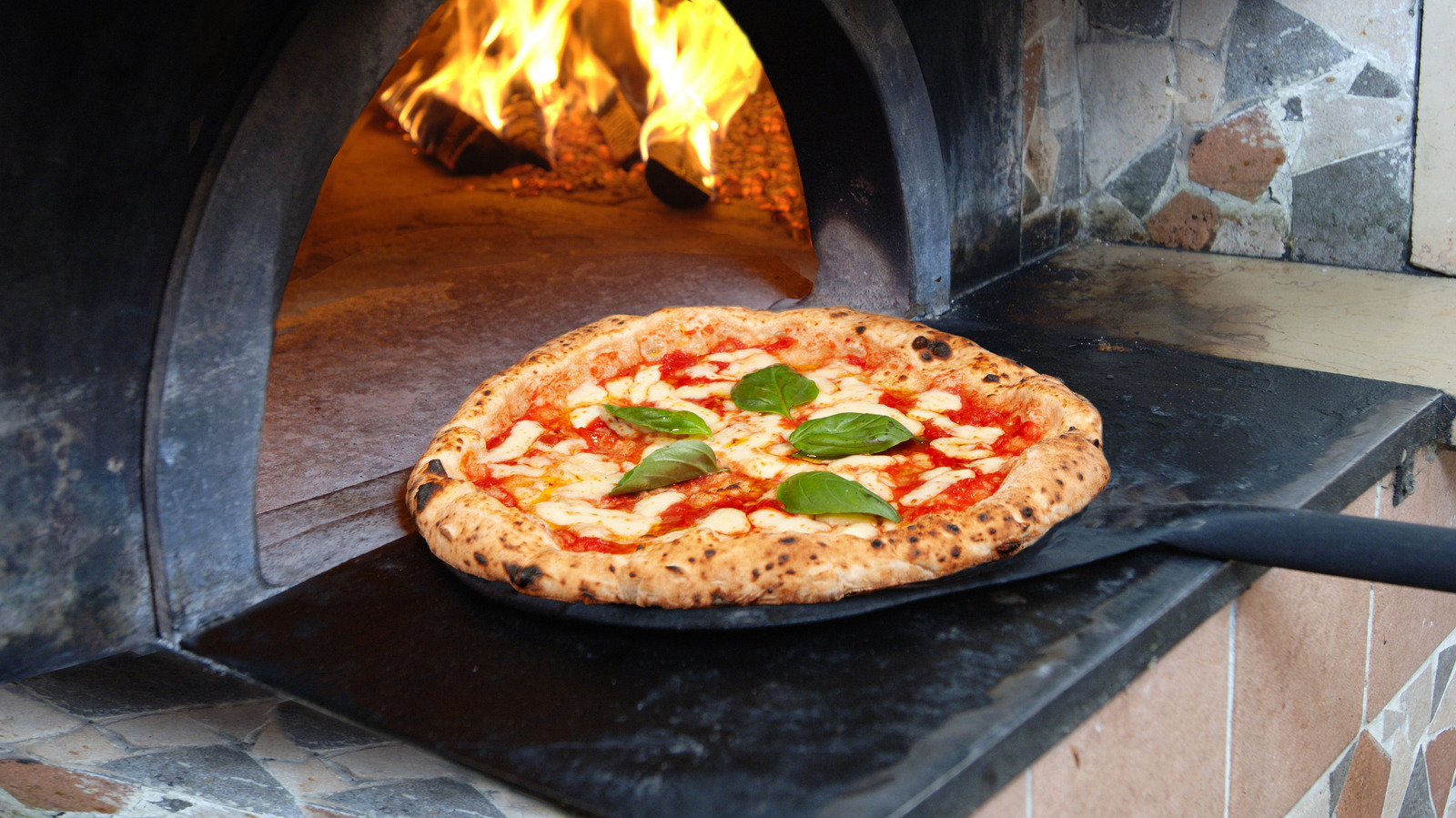 Where To Find The Best Pizza In Naples, Italy