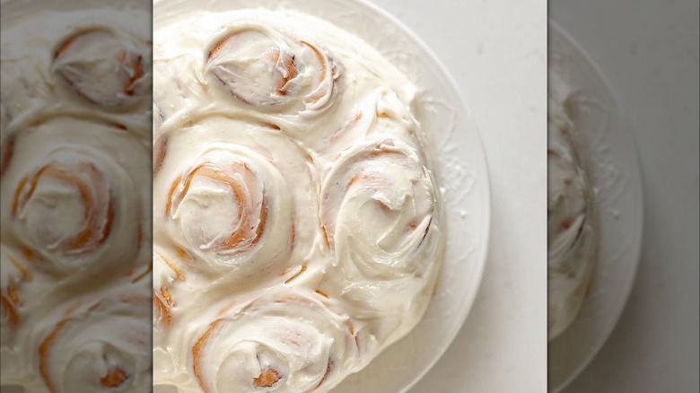 Top view of cinnamon roll cake on plate